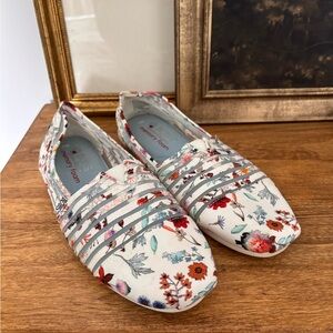 BOBS Skechers floral slip on shoes 9.5